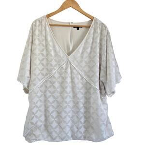 St. John V-neck Tunic Blouse with Pompom White-XL Resort Short Sleeve